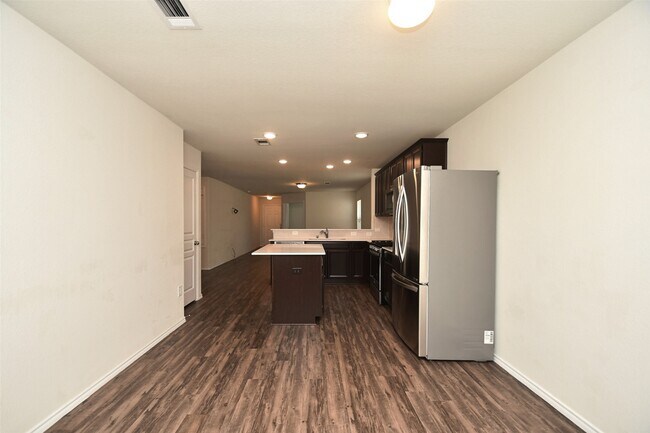 5010 Brewcastle Ln in Park Row, TX - Foto de edificio - Building Photo