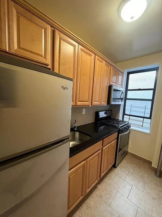 315 E 167th St in Bronx, NY - Building Photo