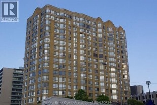 75 Riverside Dr E in Windsor, ON - Building Photo