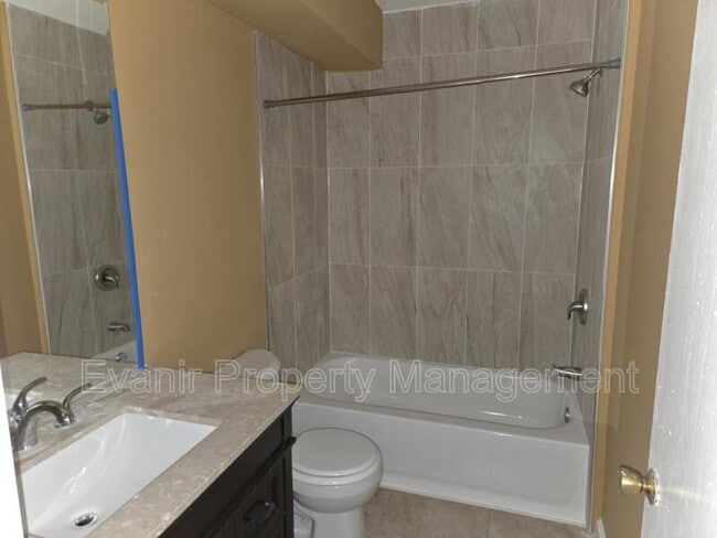 property at 3043 Idylwilde Blvd