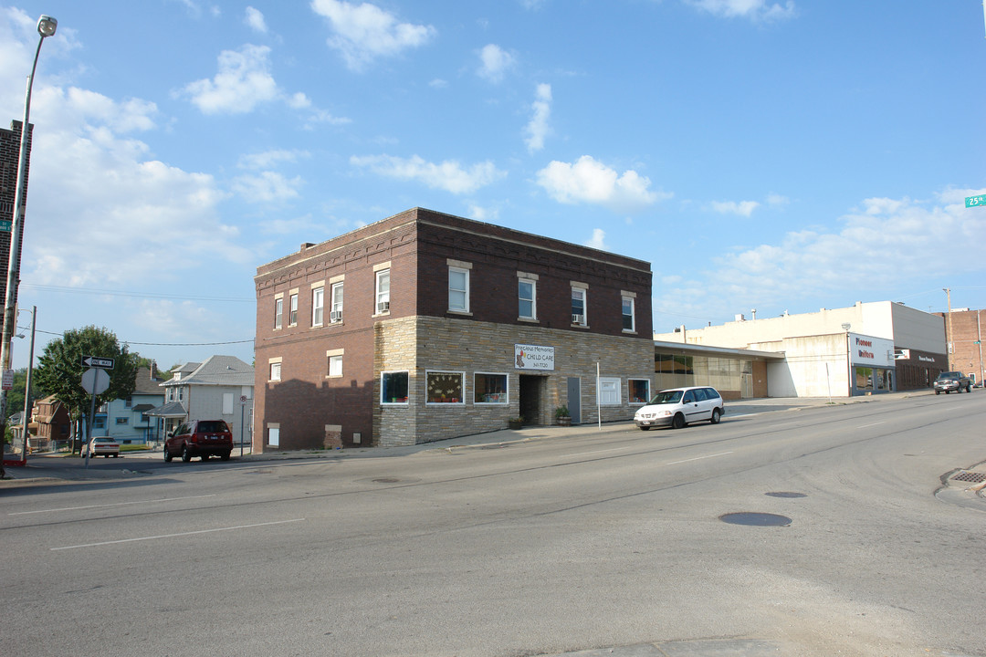 2501 Leavenworth St in Omaha, NE - Building Photo