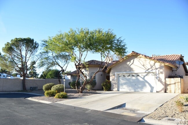 3640 Willow Bend Ct in Las Vegas, NV - Building Photo - Building Photo