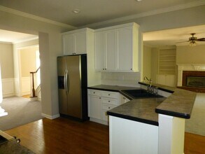 6875 Ridgefield Dr in Alpharetta, GA - Building Photo - Building Photo