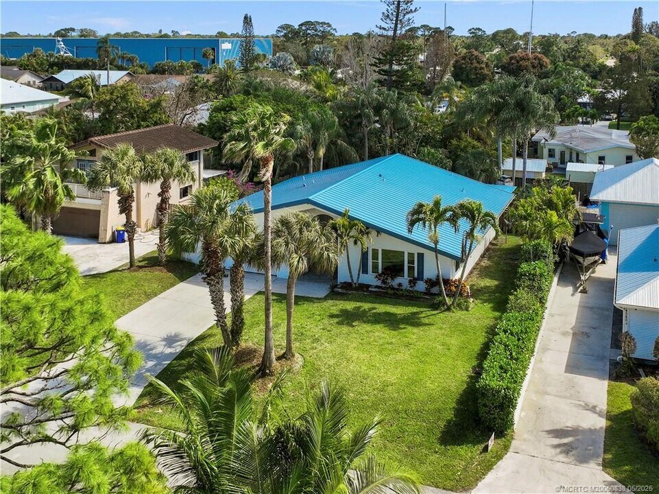 4590 SE Glen Ridge Trail in Stuart, FL - Building Photo