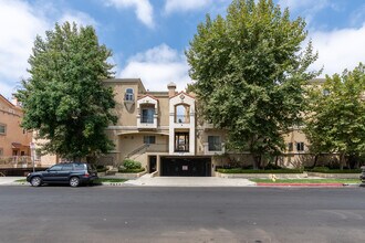 5727 Camellia Ave in North Hollywood, CA - Building Photo - Building Photo