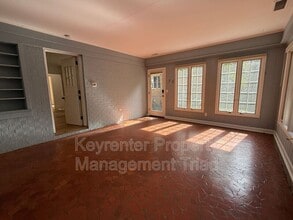 2315 N Elm St in Greensboro, NC - Building Photo - Building Photo