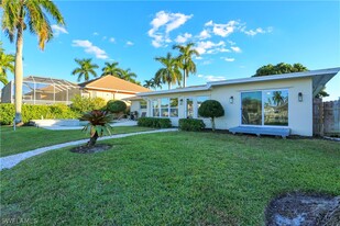 373 Egret Ave in Naples, FL - Foto de edificio - Building Photo