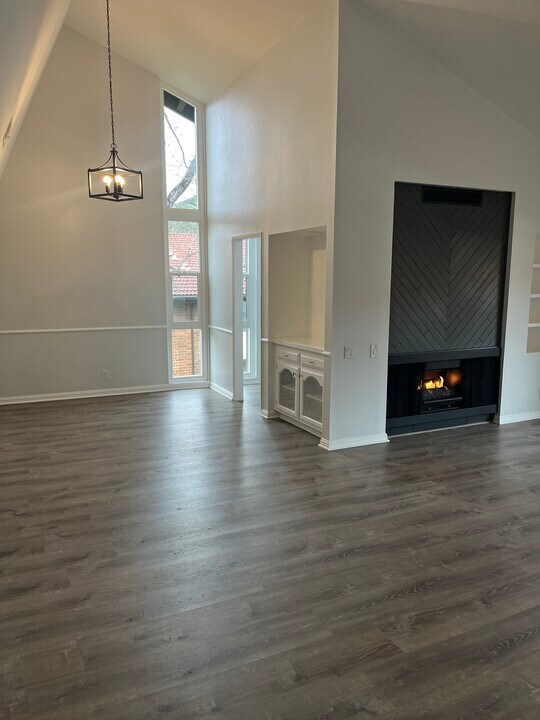 31580 Agoura Rd in Westlake Village, CA - Building Photo