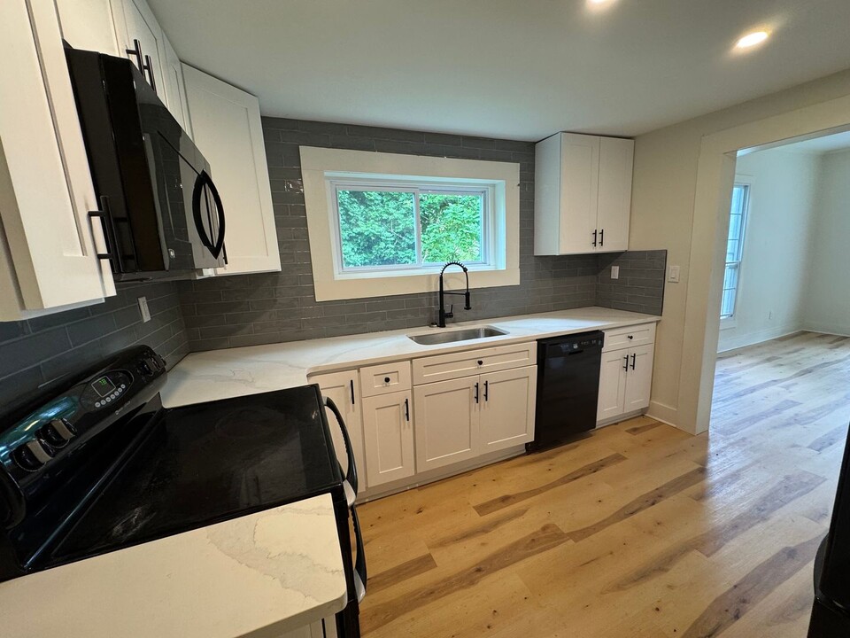 185 S Rocksprings St in Athens, GA - Building Photo