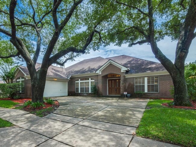 property at 14211 Woodville Gardens Dr