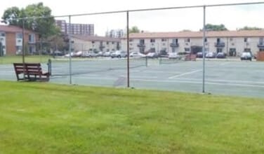 8828 N Leslie Ln in Des Plaines, IL - Building Photo - Building Photo
