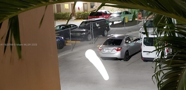 300 NE 12th Ave in Hallandale Beach, FL - Foto de edificio - Building Photo