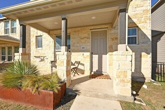 272 Lost Mine Peak Ln in Dripping Springs, TX - Building Photo - Building Photo