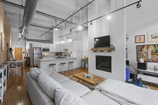 1000 W Washington Blvd, Unit 314 in Chicago, IL - Building Photo