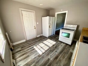 202 Pope Field Rd in Easley, SC - Foto de edificio - Building Photo