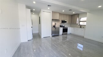 40 SW 34th Ave, Unit A in Miami, FL - Building Photo