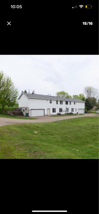 8442 239th St E in Hampton, MN - Building Photo