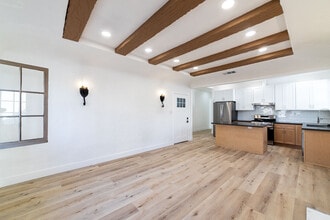 6128 Orange St in Los Angeles, CA - Building Photo - Building Photo