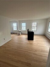 10 W Main Rd in Portsmouth, RI - Building Photo - Building Photo