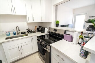 2388 NE 173rd St in North Miami Beach, FL - Building Photo - Building Photo