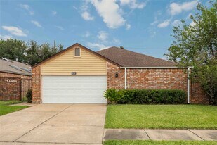 13010 Worthington St in Sugar Land, TX - Building Photo