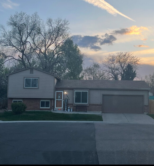 property at 5879 S Oak St