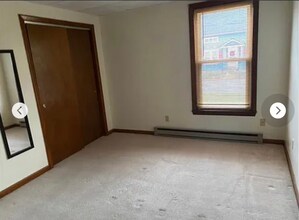 34 Mechanic St, Unit 1 in Leicester, MA - Foto de edificio - Building Photo