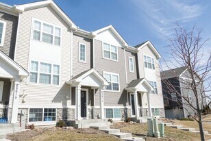 6561 Sassafras Wy in Wonder Lake, IL - Building Photo