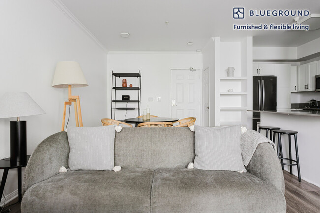 1724 Highland Ave, Unit FL4-ID1311 in Los Angeles, CA - Foto de edificio - Building Photo