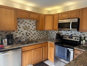 1120 11th Ct in Palm Beach Gardens, FL - Building Photo - Building Photo