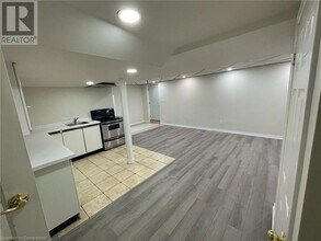 59 Bridgeport Crescent in Ancaster, ON - Building Photo - Building Photo