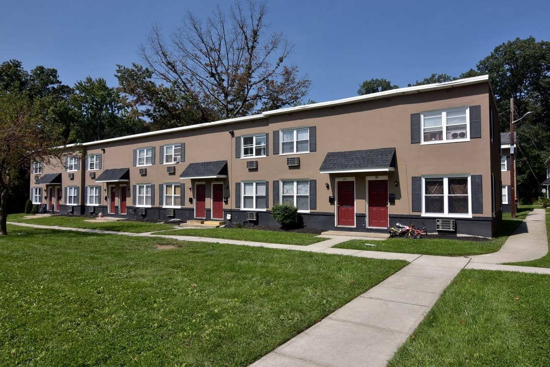 Moorestown Oaks in Moorestown, NJ - Building Photo