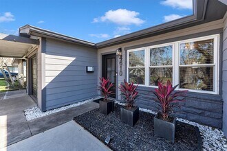 4610 Ella Blvd in Houston, TX - Building Photo - Building Photo