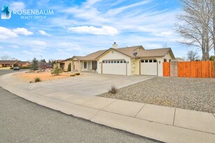 Beautiful maintained 3-beds, 2-baths single-story home in the desirable Viewpoint community!, Unit 1761 in Prescott Valley, AZ - Building Photo