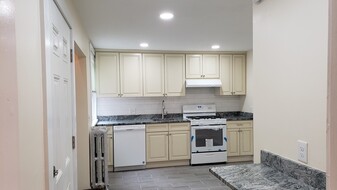 194 Kelton St, Unit 3 Apartamentos