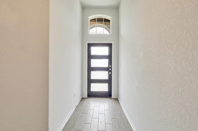 211 Short Leaf Dr in Buda, TX - Building Photo - Building Photo