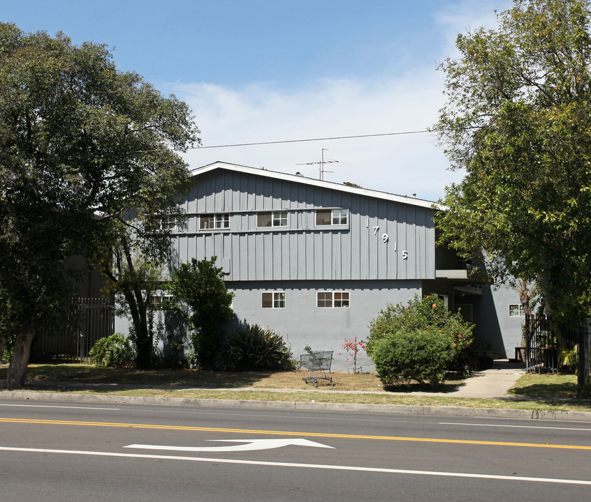 17915 Roscoe Blvd in Northridge, CA - Building Photo