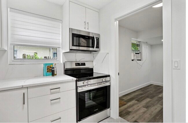 604 SE 4th Ave in Delray Beach, FL - Foto de edificio - Building Photo