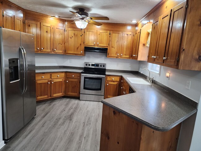 8920 Firethorn Ln in Quinton, VA - Building Photo - Building Photo