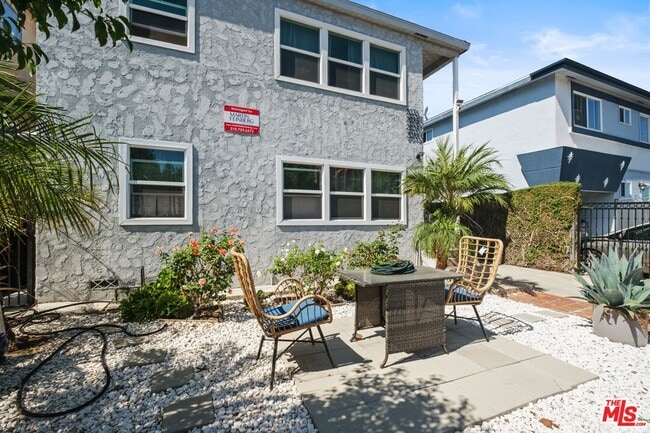 2033 S Shenandoah St in Los Angeles, CA - Building Photo - Building Photo