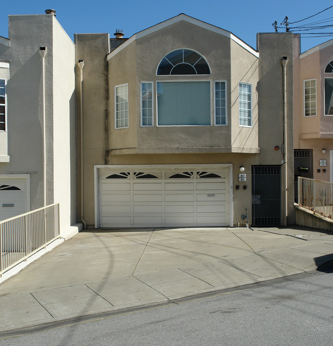 65-67 Wellington Ave in Daly City, CA - Foto de edificio - Building Photo