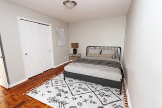 Waldorf Park Apartments in Pittsburgh, PA - Foto de edificio - Building Photo