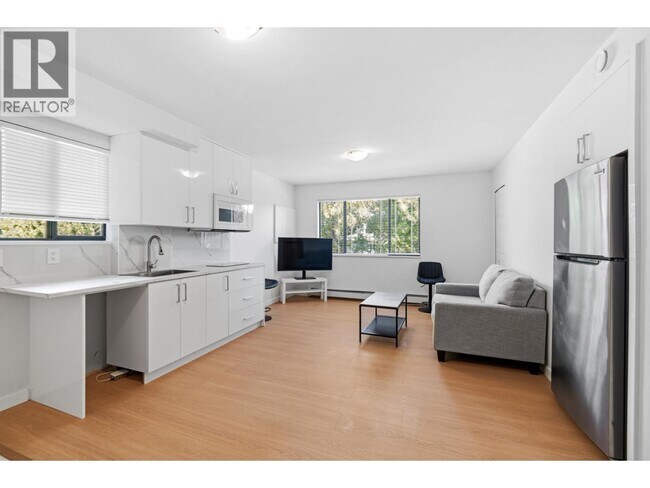 3xxx St Andrews Ave in North Vancouver, BC - Building Photo - Building Photo