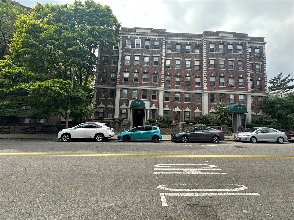 249 Chestnut Hill Ave in Boston, MA - Building Photo