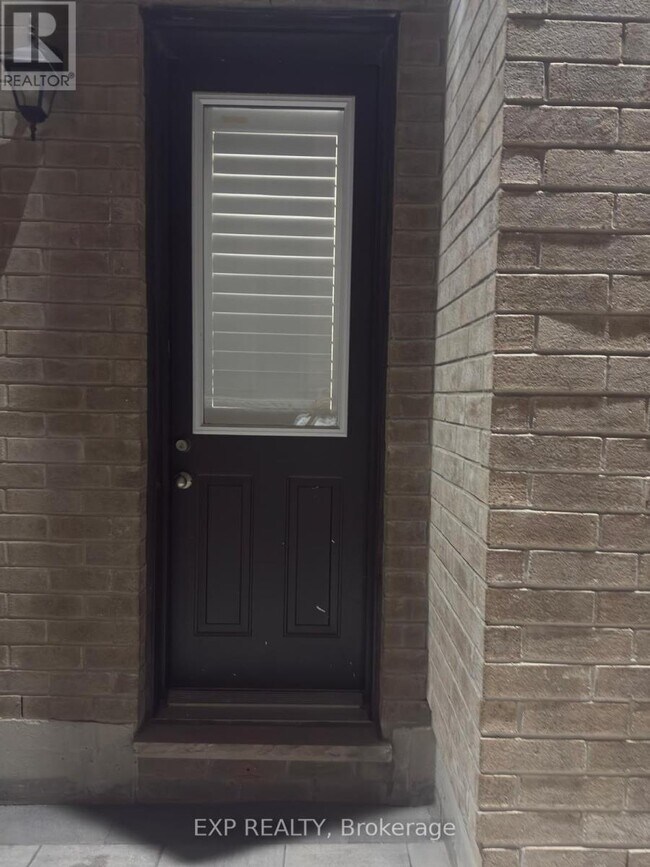 24 Frost St. in Brampton, ON - Building Photo - Building Photo