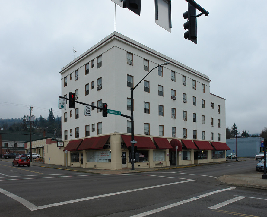 Rose Apartments in Roseburg, OR - Foto de edificio