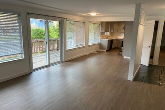 8230 SE 72nd St in Mercer Island, WA - Building Photo - Building Photo