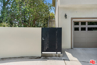 4409 Portico Pl-Unit -Unit B in Los Angeles, CA - Building Photo - Building Photo