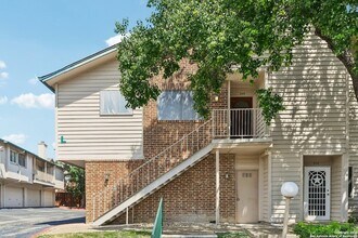 349 Harmony Ct in San Antonio, TX - Building Photo - Building Photo