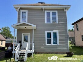 408 3rd St E in Ashland, WI - Building Photo